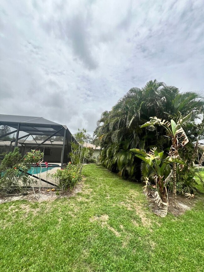 Building Photo - BEAUTIFUL 3 BEDROOM POOL HOME IN SANDPIPER...