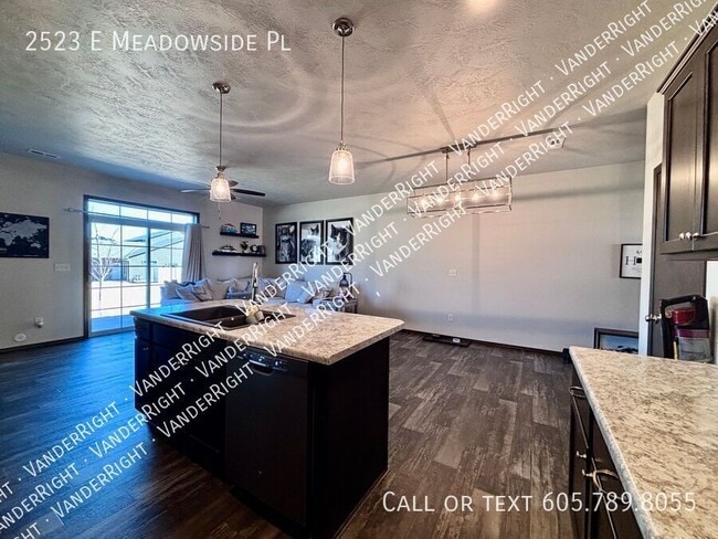 Building Photo - 2523 E Meadowside Pl