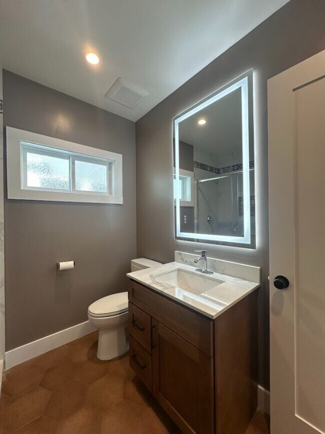 Building Photo - Beautifully Renovated Home in Oakland!