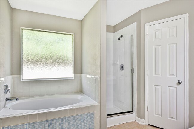 Building Photo - 5601 Savannah Woods Ln