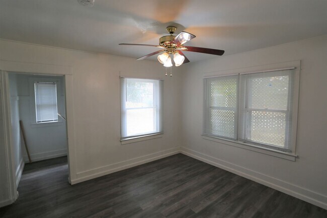 Building Photo - Country Living in the City