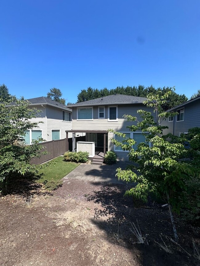 Building Photo - Luxury 4bed/2.5 bath home on Cul-de-sac! E...