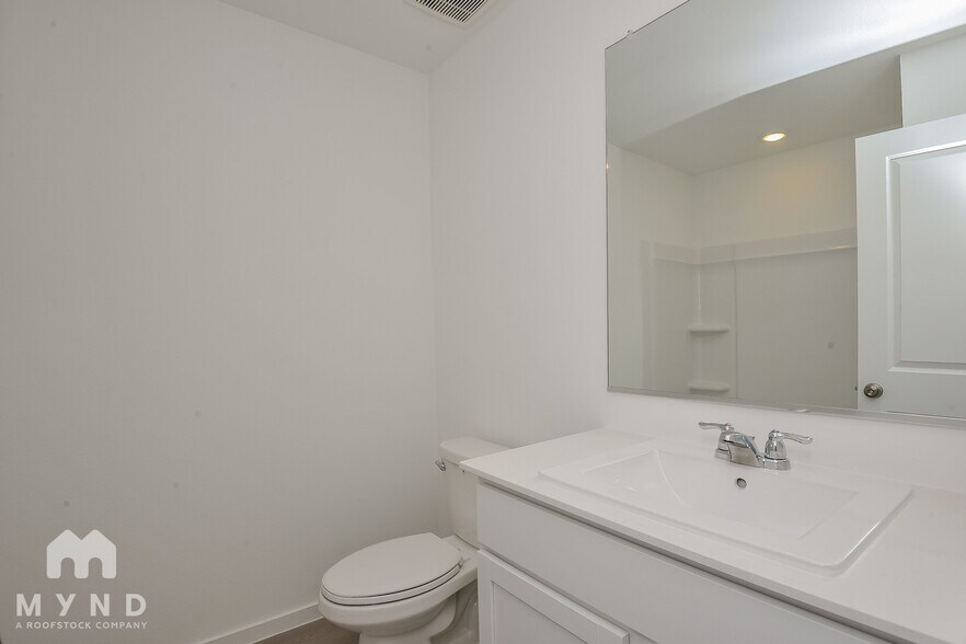 Building Photo - 2744 Mistwood Dr