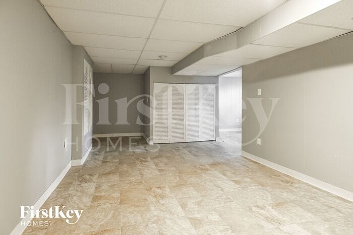 Building Photo - 9648 Roe Ave