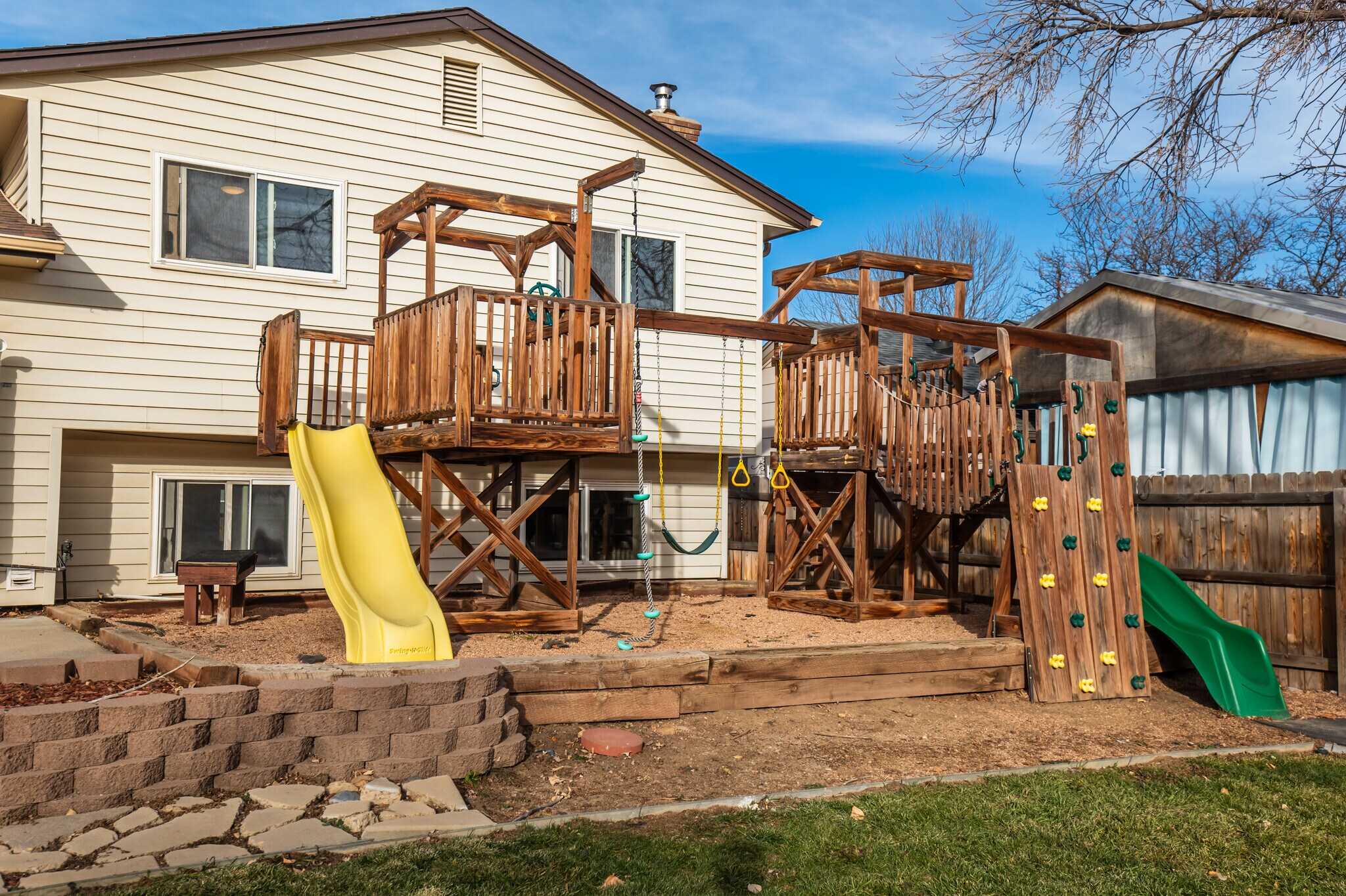 Building Photo - 110 Lucerne Dr