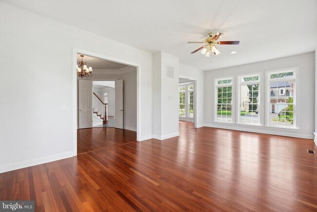 Building Photo - 5285 Meadow Estates Dr