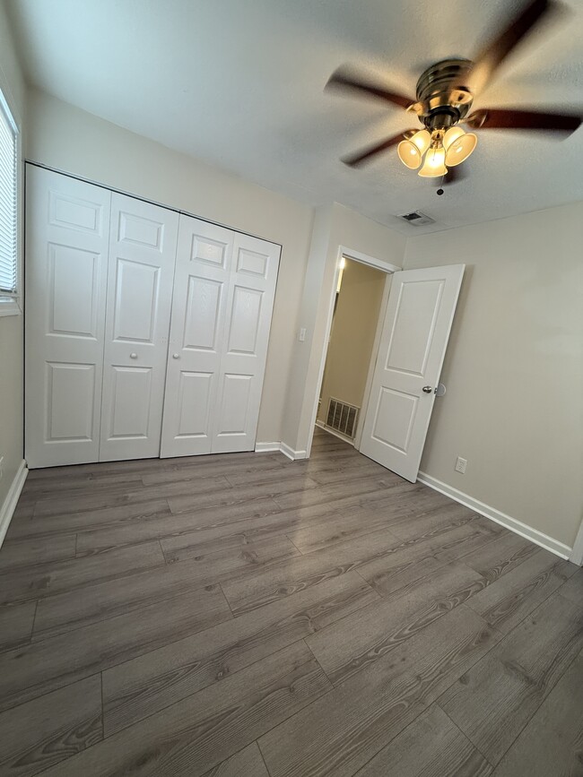 Building Photo - 1242 Sanford Dr