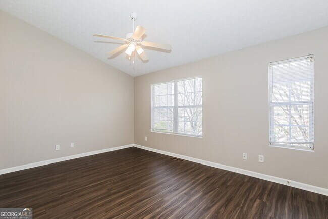 Building Photo - 2286 Strathmoor Manor Dr