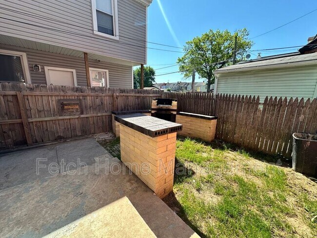 Building Photo - 334 Lehman St