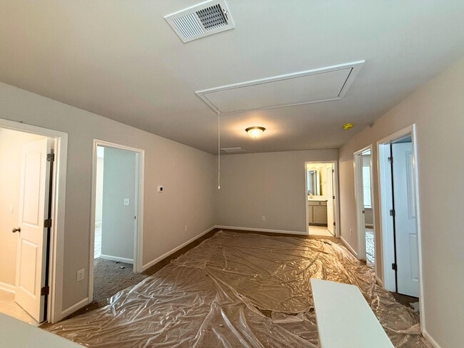Building Photo - 144 Gervais Cir