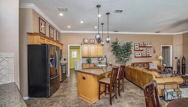 Building Photo - Beautifully updated Pool Home!!