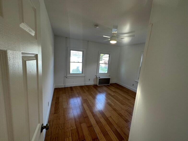 Building Photo - 71 Grove St