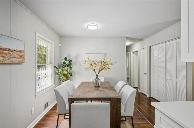 Building Photo - 3036 Will Rogers Pl SE