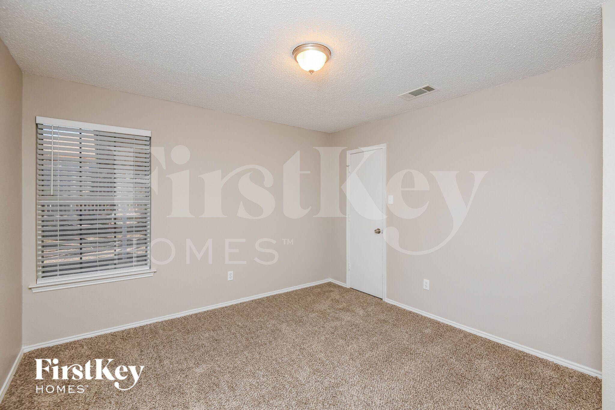 Building Photo - 609 Hollyberry Dr