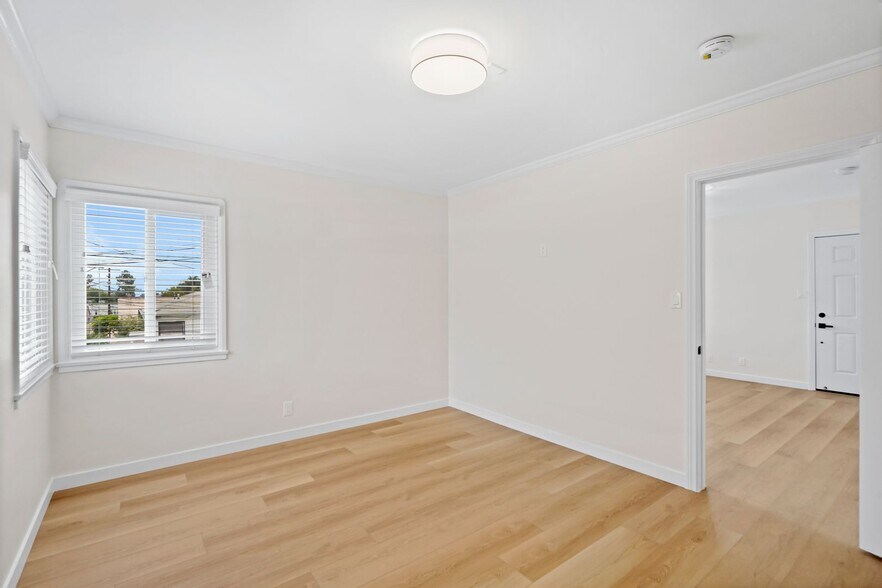 Building Photo - 1826 W Silver Lake Dr