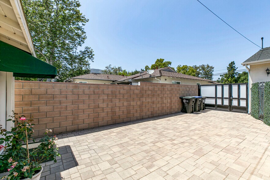Building Photo - 1748 Opechee Way