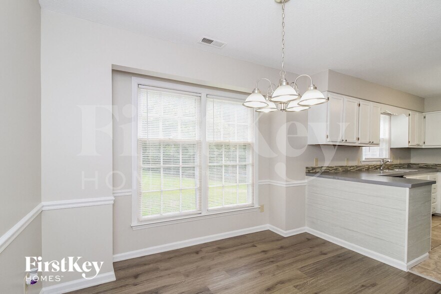 Building Photo - 7052 Avenbury Cir