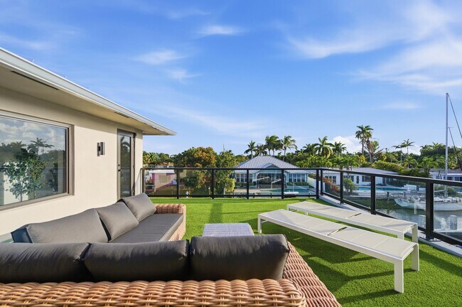 Building Photo - 1308 Avocado Isle