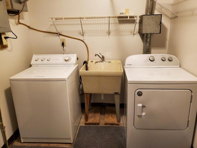 Building Photo - 60 Fredericka St