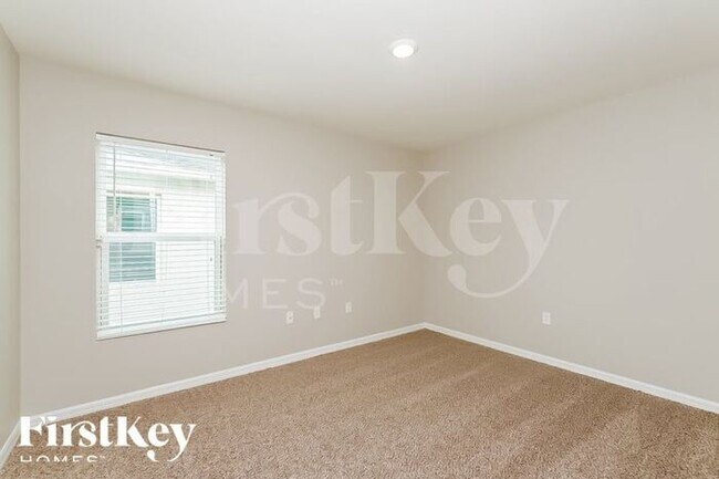 Building Photo - 7261 Somerset Pond Dr