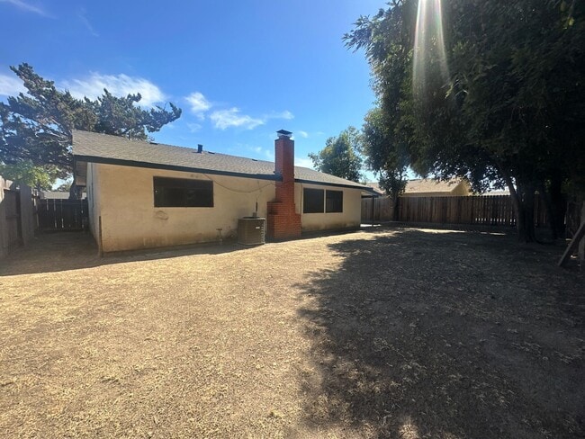 Building Photo - 1701 Ortega Dr