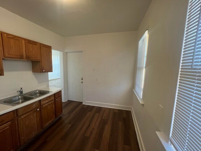 Building Photo - 1253 N 34th St