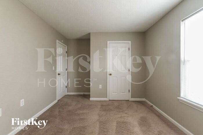 Building Photo - 2242 Valley Creek Way