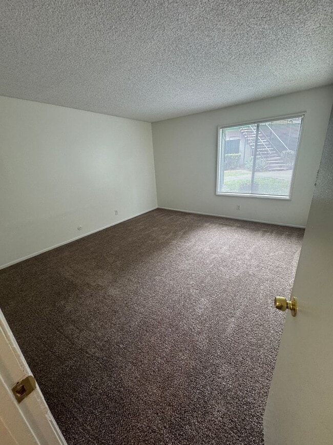 Building Photo - Resort-Style Condo Living with Pool Access & Community Amenities