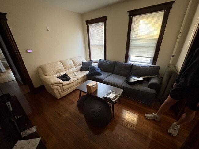 Building Photo - 218 Easton Ave