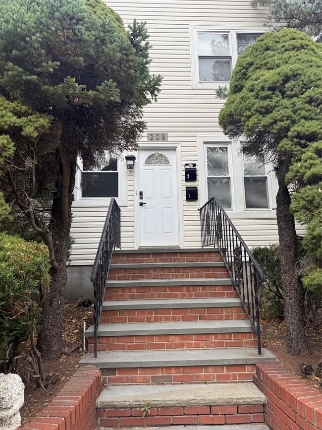 Primary Photo - 208 Orchard St