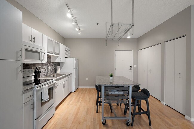 Building Photo - 225 Portland Ave