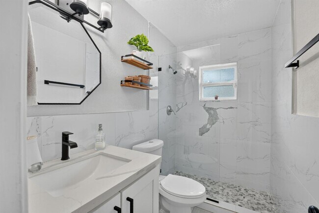 Building Photo - 8131 NW 44th Ct