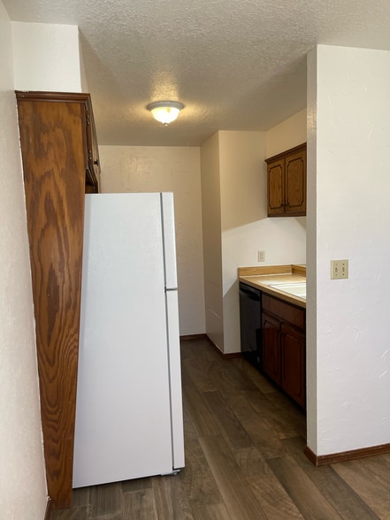Kitchen - 908 Acacia Cir