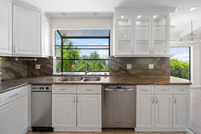 Building Photo - 16946 Encino Hills Dr