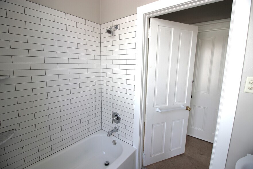 Building Photo - 322 Hodgson St