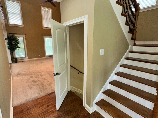 Building Photo - BEAUTIFUL, SPACIOUS 5 BR, 4.5 BATH HOME! G...