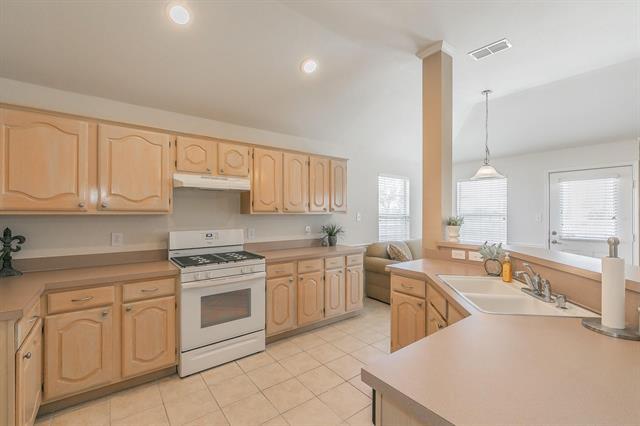 Building Photo - 8301 Clearbrook Dr