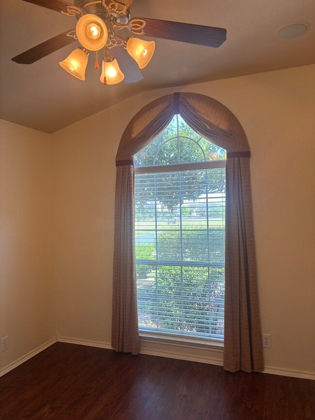 Building Photo - 1813 Slate Creek Dr