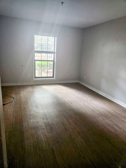 Building Photo - 2611 Vinings Central Dr