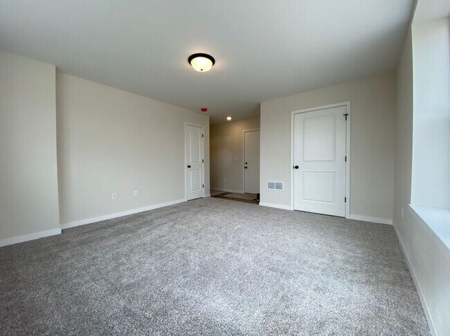 Building Photo - $2,275 | 3 Bedroom, 2.5 Bathroom Town Home | Pet Friendly | Sublease* | Available for August 1st,...