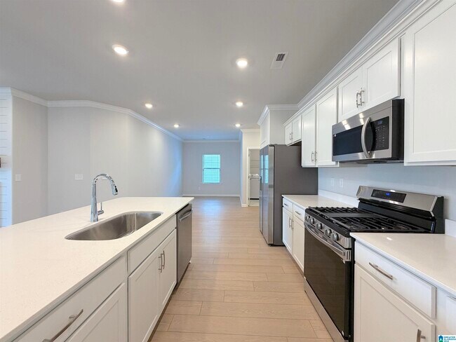 Building Photo - 305 Susan Lynn Dr
