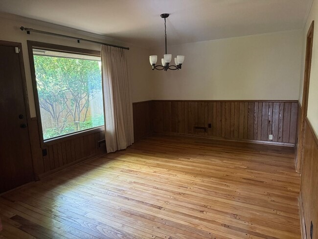 Building Photo - 3 Bedroom Ranch Home - Upper Arlington, OH