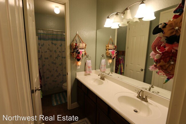 Building Photo - 4 br, 2.5 bath House - 11206 Burnt Sienna