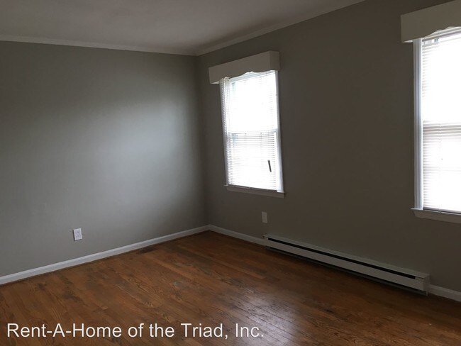 Building Photo - 3 br, 1 bath House - 1316 W. Meadowview