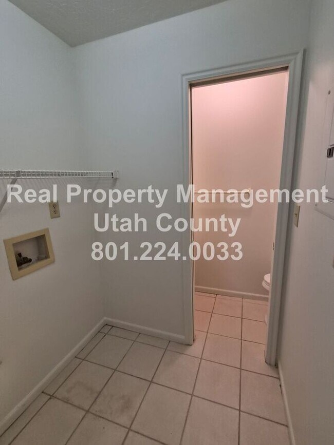 Building Photo - 747 Hanover Dr