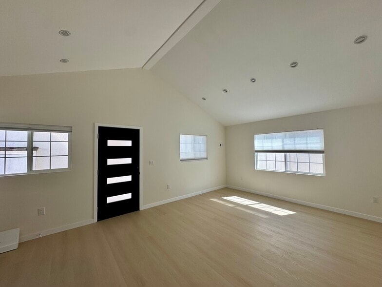 Building Photo - 8980 Oswego St