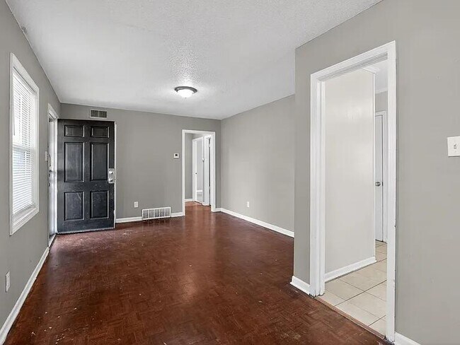 Building Photo - 4118 Westmont Rd