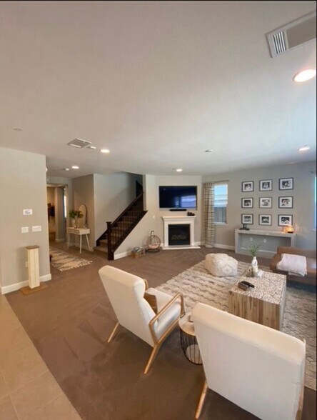 Building Photo - 2877 Rio Seco Dr