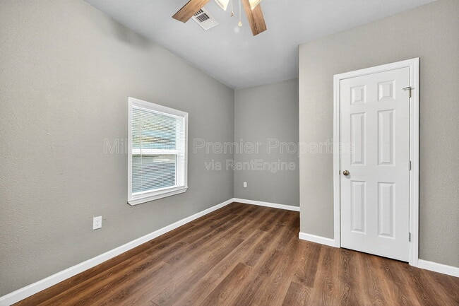 Building Photo - 103 W South St