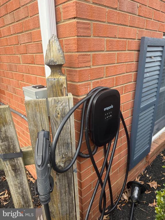 Building Photo - 8300 Midwood St